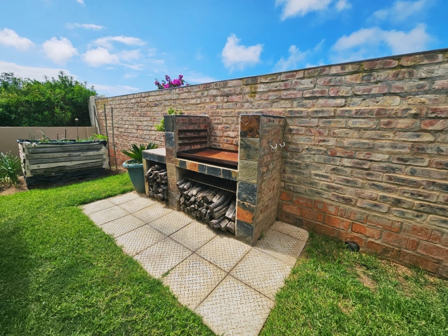 3 Bedroom Property for Sale in Stilbaai Wes Western Cape